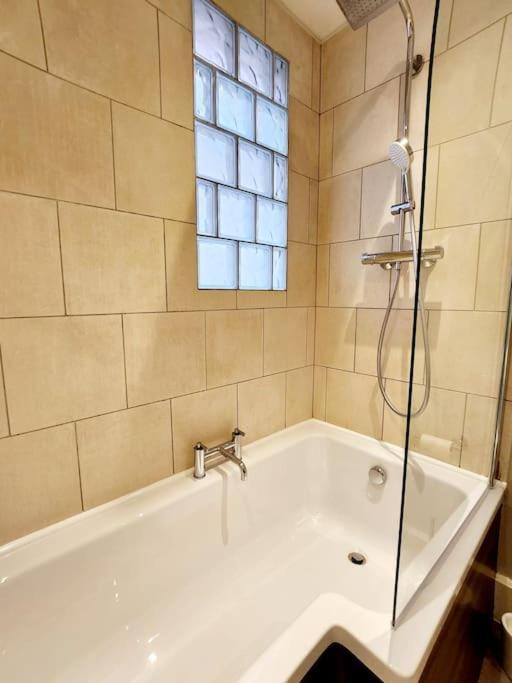 Сasa de vacaciones Stunning, Newly Renovated, Edwardian Townhouse *