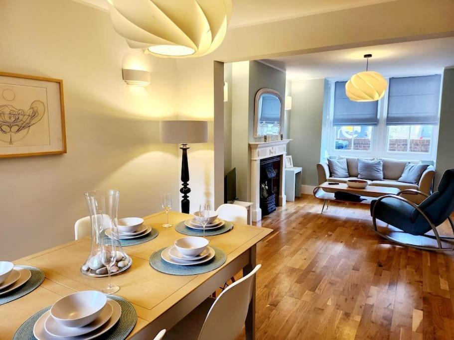 Stunning, Newly Renovated, Edwardian Townhouse Ferienhaus